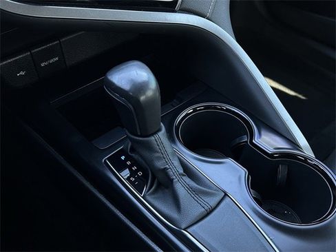 Used 2020 Toyota Camry SE image 20