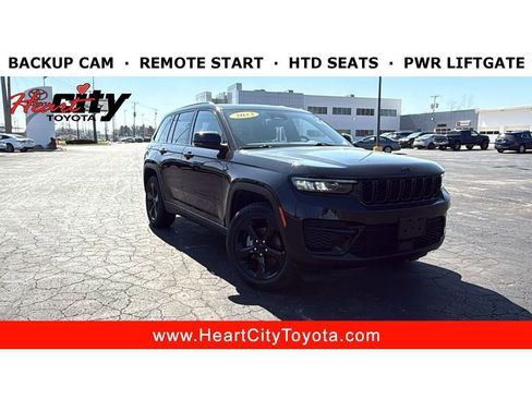 Used 2023 Jeep Grand Cherokee Altitude AWD/4WD image 1