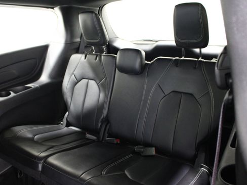 Used 2025 Chrysler Pacifica Select FWD image 21
