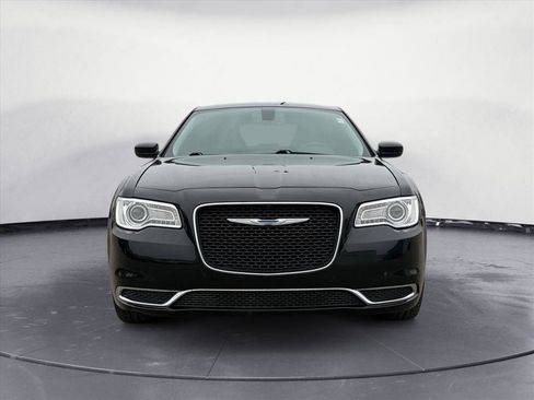 Used 2017 Chrysler 300 Limited image 9