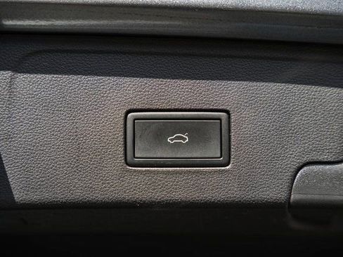 Used 2021 Volkswagen Atlas Cross Sport SEL image 12