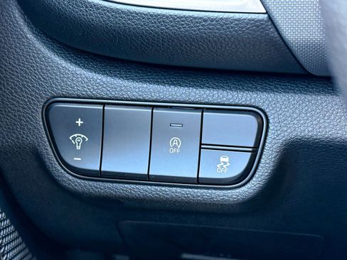 Used 2025 Kia Seltos LX AWD/4WD image 29