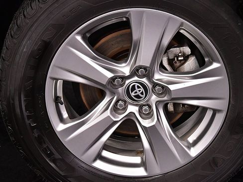 Used 2024 Toyota RAV4 XLE image 9