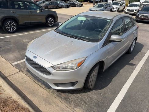 Used 2016 Ford Focus SE image 1