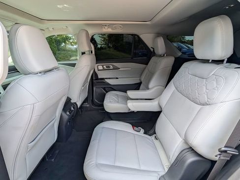 Used 2025 Ford Explorer Platinum w/ Ultimate Package AWD/4WD image 38