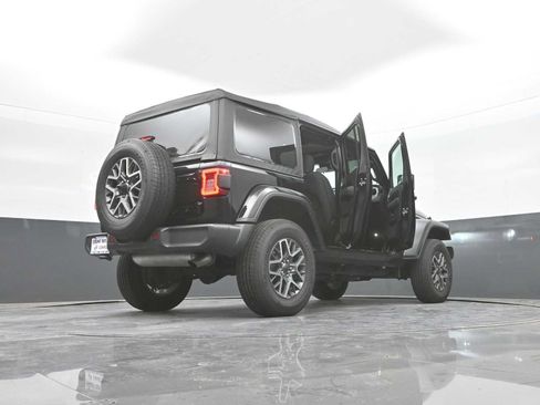 Used 2025 Jeep Wrangler Unlimited Sahara AWD/4WD image 49