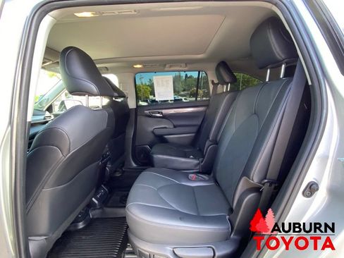Used 2022 Toyota Highlander Platinum AWD/4WD image 30