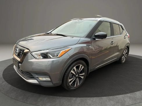 Used 2020 Nissan Kicks SR w/ SR Premium Package FWD image 1