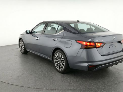 Used 2025 Nissan Altima 2.5 SV FWD image 6