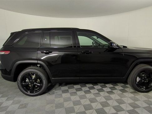 New 2025 Jeep Grand Cherokee Limited w/ Black Appearance Package image 3