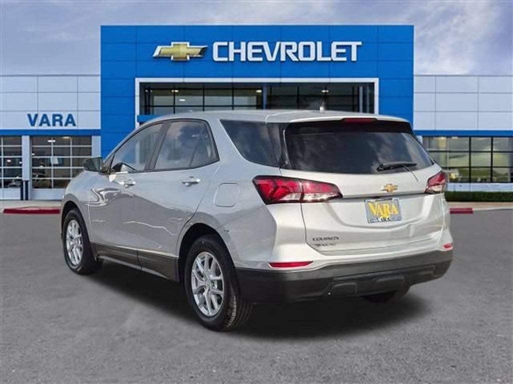 Certified 2022 Chevrolet Equinox LS w/ LS Convenience Package FWD image 3