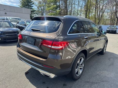 Used 2018 Mercedes-Benz GLC 300 4MATIC w/ Premium Package image 5