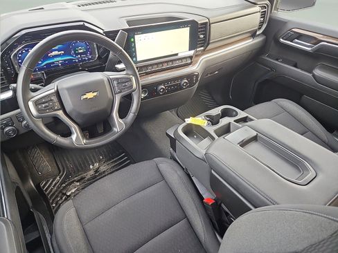 Used 2023 Chevrolet Silverado 1500 LT image 2