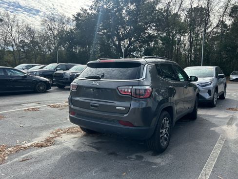 Used 2017 Jeep Compass Latitude w/ Popular Equipment Group image 3