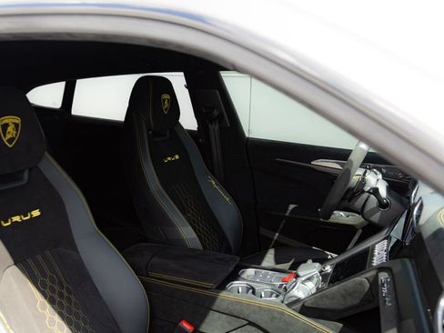 Used 2023 Lamborghini Urus Performante AWD/4WD image 11