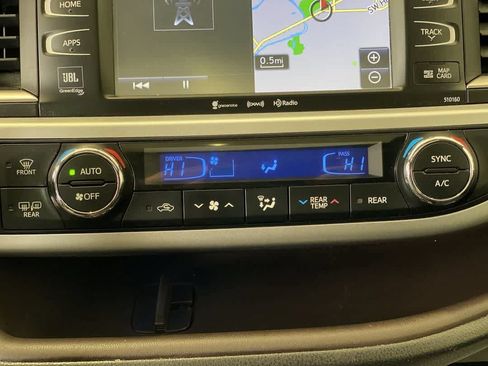 Used 2016 Toyota Highlander Limited AWD/4WD image 22