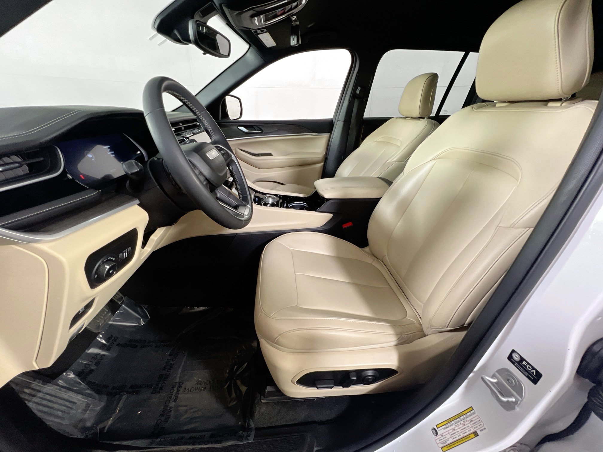 Used 2023 Jeep Grand Cherokee Limited AWD/4WD image 21