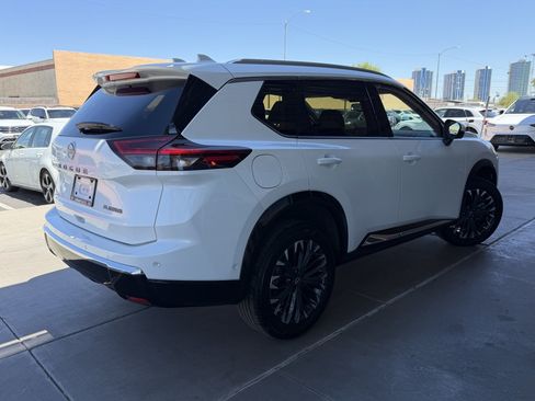 Used 2025 Nissan Rogue Platinum w/ Tech Package FWD image 4