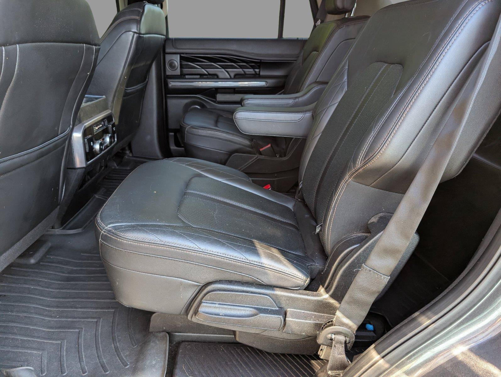 Used 2018 Ford Expedition Platinum RWD image 34