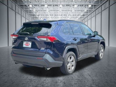 Used 2025 Toyota RAV4 XLE AWD/4WD image 8