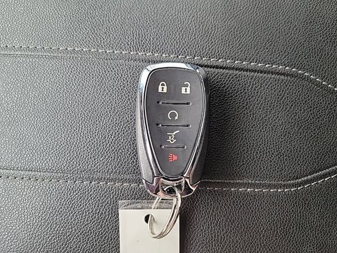 Used 2023 Chevrolet Traverse LT w/ Rear Camera Mirror Package image 22