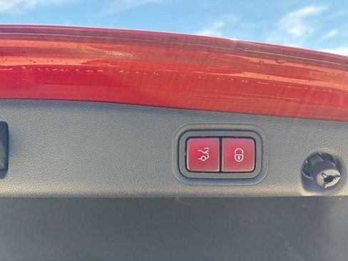 Used 2017 Mercedes-Benz E 300 4MATIC image 8