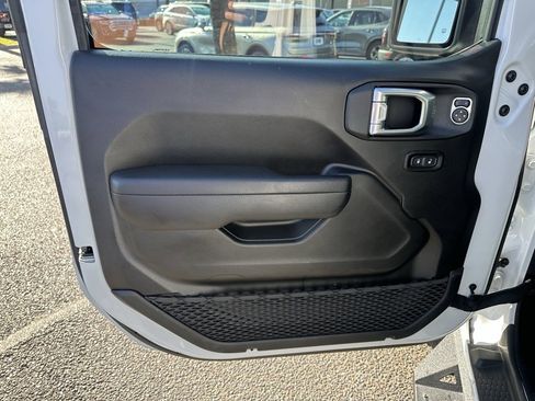 Used 2024 Jeep Wrangler Unlimited Rubicon image 10