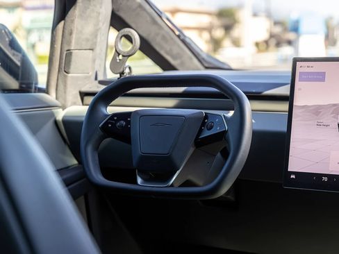 Used 2024 Tesla Cybertruck AWD Crew Cab image 35