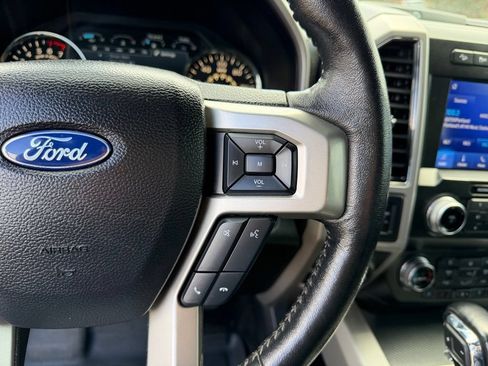 Used 2020 Ford F150 Lariat w/ Equipment Group 502A Luxury AWD/4WD image 18