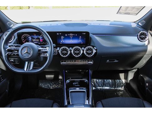 Certified 2025 Mercedes-Benz GLA 250 4MATIC image 12