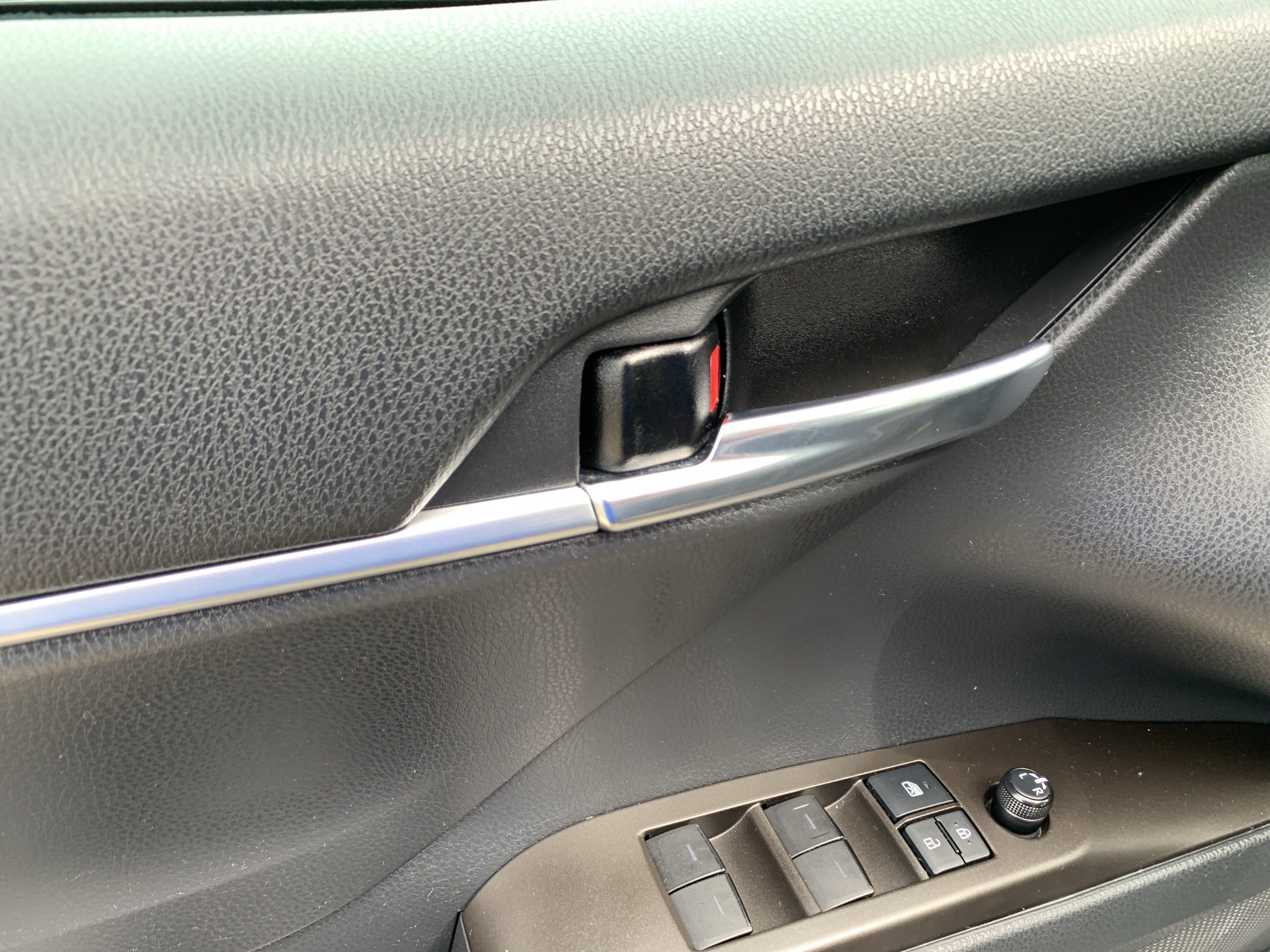 Used 2021 Toyota Camry SE FWD image 15