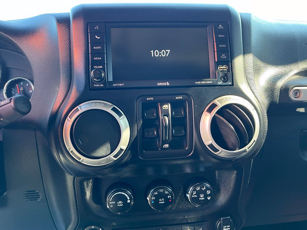 Used 2015 Jeep Wrangler Unlimited Rubicon AWD/4WD image 22