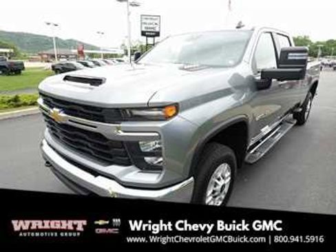 Used 2024 Chevrolet Silverado 2500 LT image 8