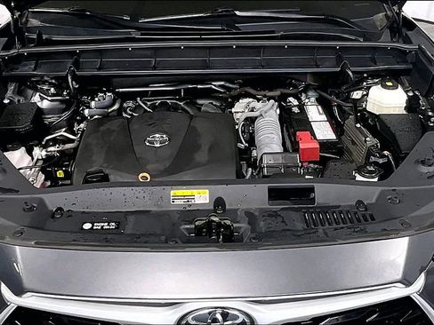 Used 2022 Toyota Highlander XLE image 9