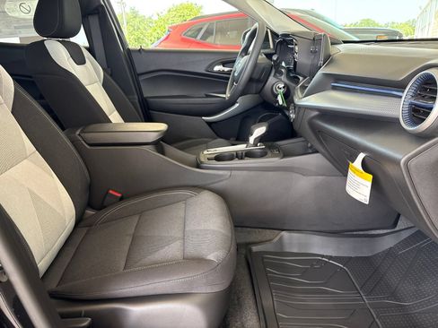 New 2026 Chevrolet Trax LS w/ LS Convenience Package FWD image 17