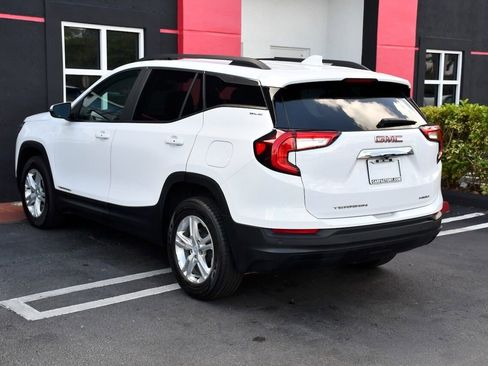 Used 2023 GMC Terrain SLE w/ Driver Convenience Package image 4