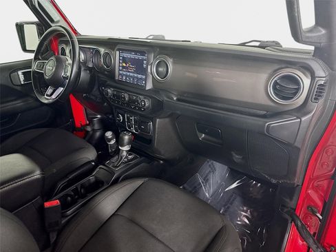 Used 2020 Jeep Wrangler Unlimited Sahara AWD/4WD image 28
