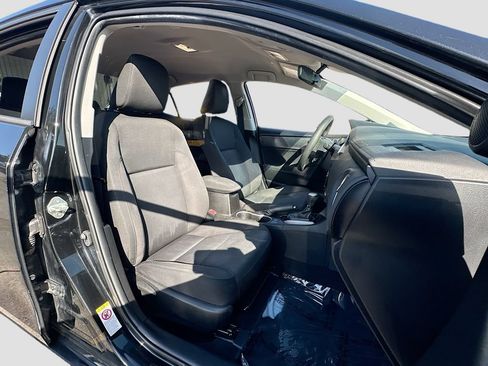 Used 2019 Toyota Corolla LE FWD image 25