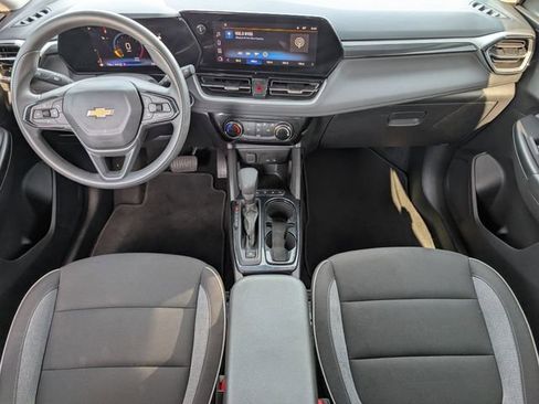 Used 2025 Chevrolet TrailBlazer LT AWD/4WD image 5