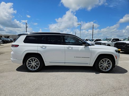 Used 2023 Jeep Grand Cherokee L Summit w/ Rear Seat Video Group I AWD/4WD image 2