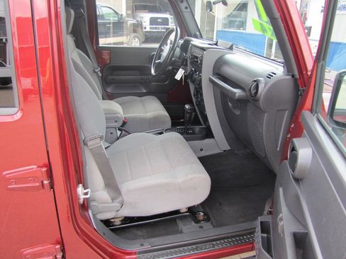 Used 2007 Jeep Wrangler Unlimited Sahara w/ Dual Top Group image 7