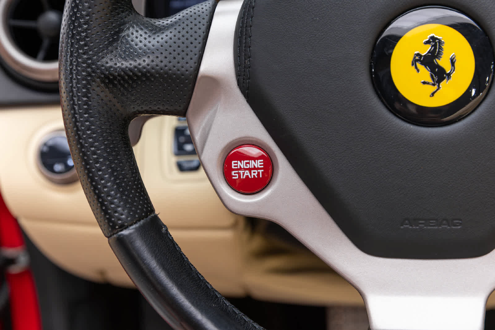 Used 2010 Ferrari California RWD image 33