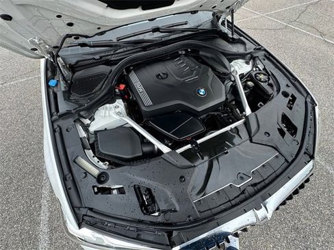 Used 2022 BMW 530i w/ Convenience Package image 32
