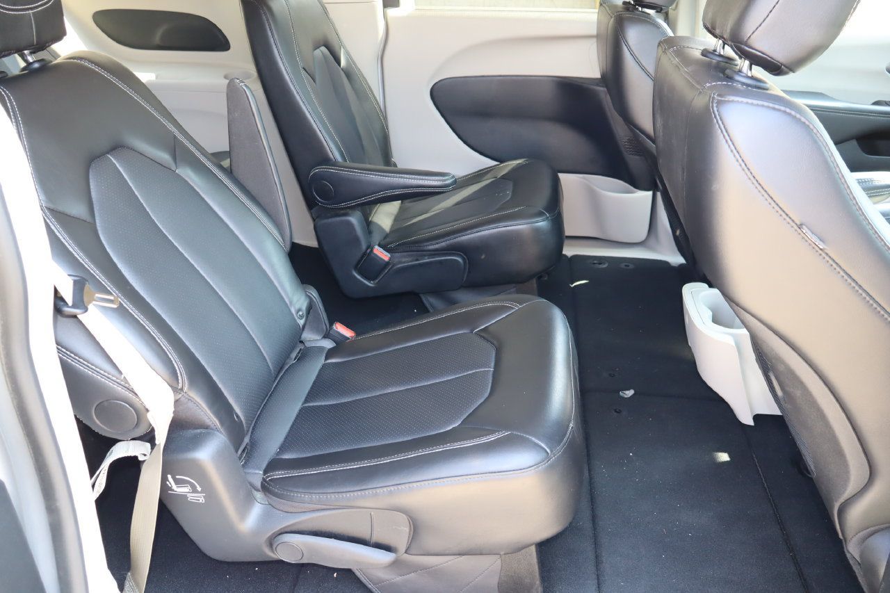 Used 2024 Chrysler Pacifica Touring-L FWD image 18