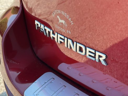Used 2018 Nissan Pathfinder Platinum AWD/4WD image 10
