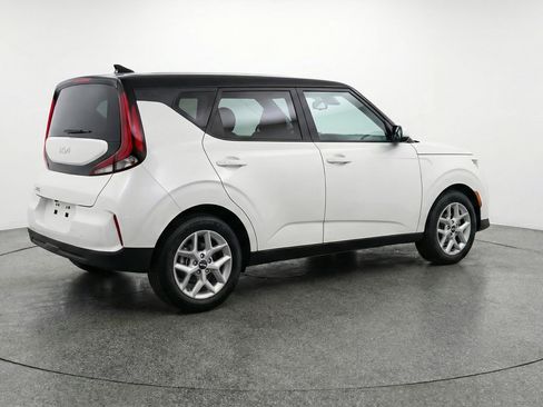 Used 2025 Kia Soul LX w/ LX Technology Package image 9