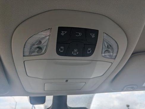 Used 2021 Chrysler Pacifica Touring-L image 14