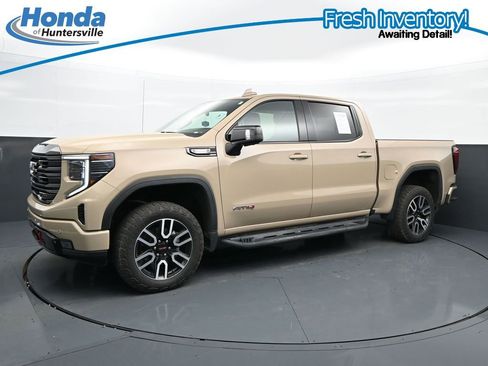 Used 2023 GMC Sierra 1500 AT4 w/ AT4 Preferred Package AWD/4WD image 4
