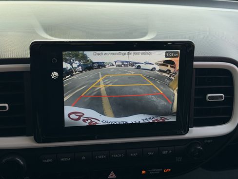 Used 2025 Hyundai Venue Limited FWD image 23