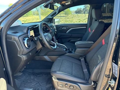 Used 2024 Chevrolet Colorado Z71 w/ Z71 Convenience Package 2 AWD/4WD image 19